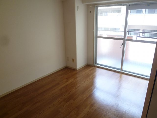 難波ロイヤルハイツＣタイプの洋室