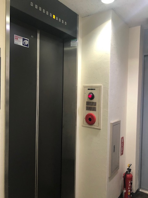 清光堂ビルのロビー