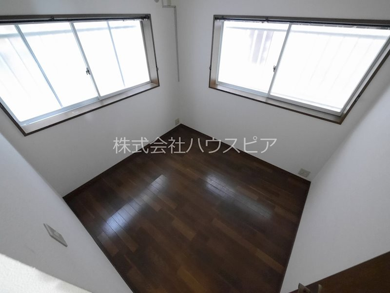 駒ヶ林町5丁目貸家の洋室