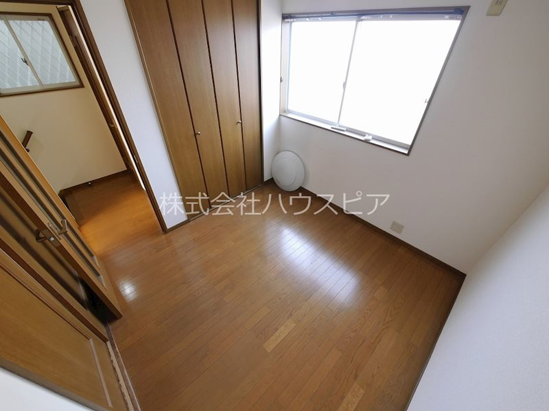 駒ヶ林町5丁目貸家の寝室