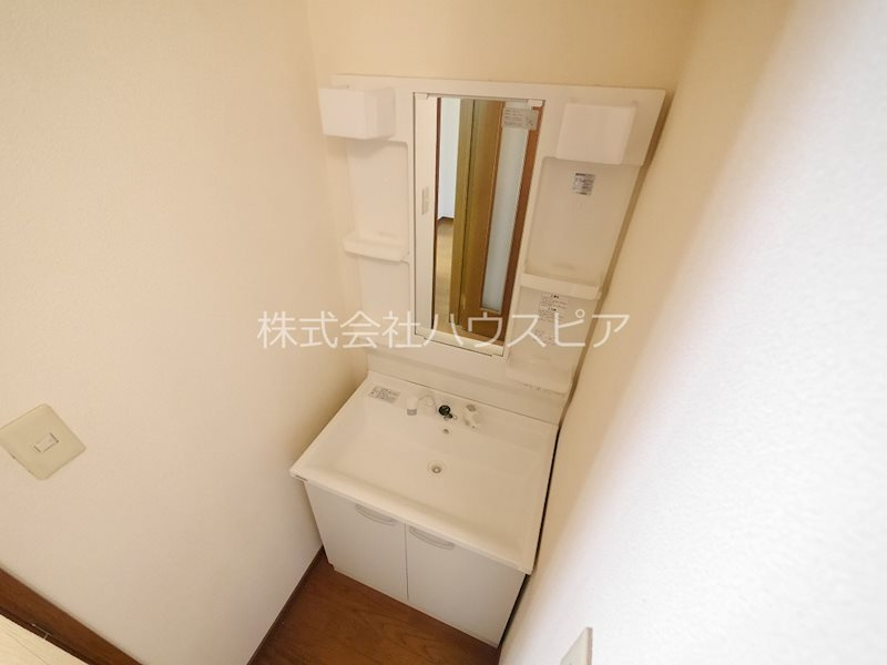 駒ヶ林町5丁目貸家の洗面所