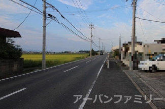【前面道路含む現地写真】