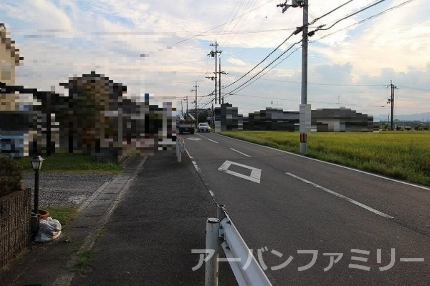 守山市森川原町　売土地の前面道路含む現地写真