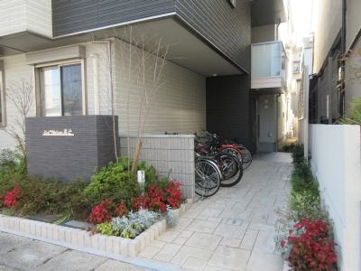 シャーメゾン高辻のエントランス