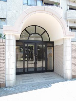 【エントランス】 | シティ能見台ふれあいの街D棟 | 京急本線「能見台」駅徒歩18分又はバス4分「能見台三丁目」停歩2分。
