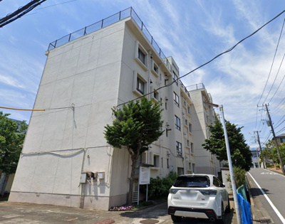 【外観】 | 産業住宅北軽井沢アパート | 高台・南西向きバルコニーにつき日当たり・眺望良好です。
リビングと接した和室はオープンにすると開放感あふれるスペースに♪