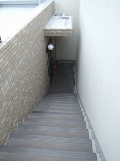 【エントランス】 | 京浜急行線「金沢文庫」駅徒歩13分。