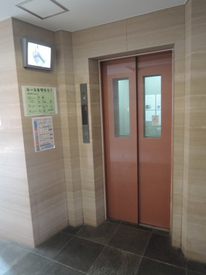 【その他共用部分】 | ビッグヴァン磯子汐見台 | お買い物時やベビーカーの出し入れに便利なエレベーター付。