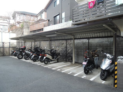 【その他共用部分】 | ビッグヴァン磯子汐見台 | バイク置場。