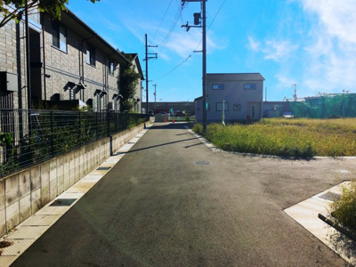 【前面道路含む現地写真】 | Plime MARKS いずみ K号地 | 前面道路は交通量も少なく安心です。