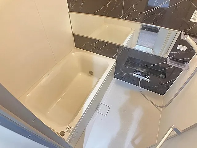 フォレリビエール磯辺通の浴室