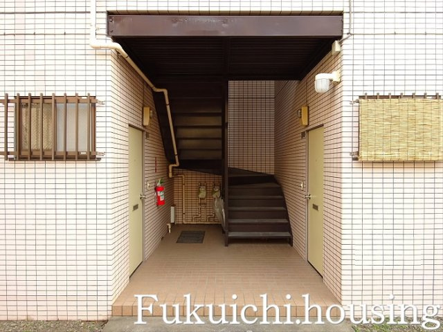 ファミーユ経堂のエントランス