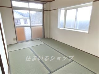 広島市安佐北区落合南９丁目のアパートの寝室|出窓あり