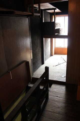 三条御前西の元電機屋さんの内装