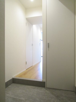 【玄関】 | LA REINA ICHIGAYA KAGACHO