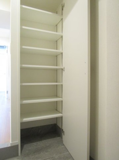 【玄関】 | LA REINA ICHIGAYA KAGACHO