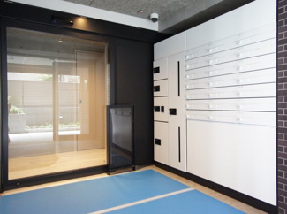 【エントランス】 | LA REINA ICHIGAYA KAGACHO | 宅配ボックス