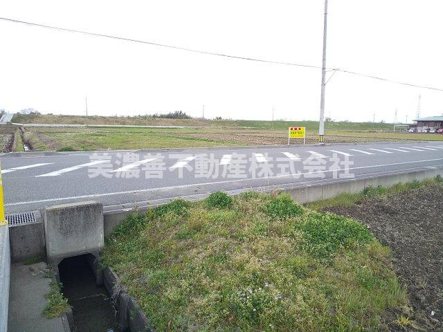 ５４６４７　瑞穂市宝江土地の前面道路含む現地写真