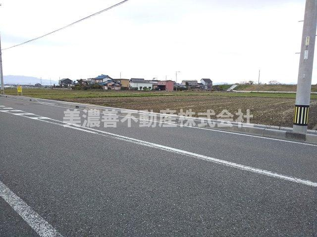 ５４６４７　瑞穂市宝江土地の前面道路含む現地写真