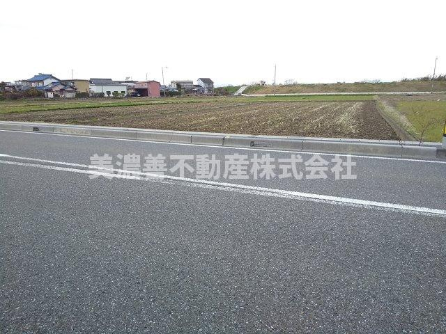 ５４６４７　瑞穂市宝江土地の前面道路含む現地写真