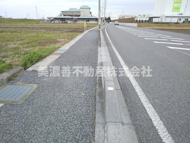 ５４６４７　瑞穂市宝江土地の前面道路含む現地写真