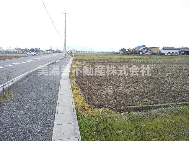 ５４６４７　瑞穂市宝江土地の前面道路含む現地写真