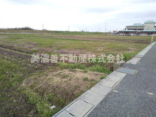 ５４６４７　瑞穂市宝江土地の前面道路含む現地写真