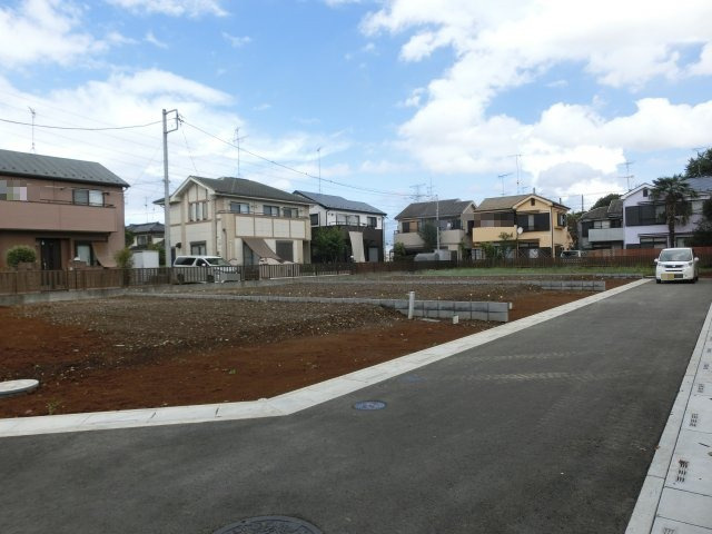 鴻巣市箕田の売地の前面道路含む現地写真|2020年9月3日時点での南東道路を撮影した写真です。（12：00頃撮影）