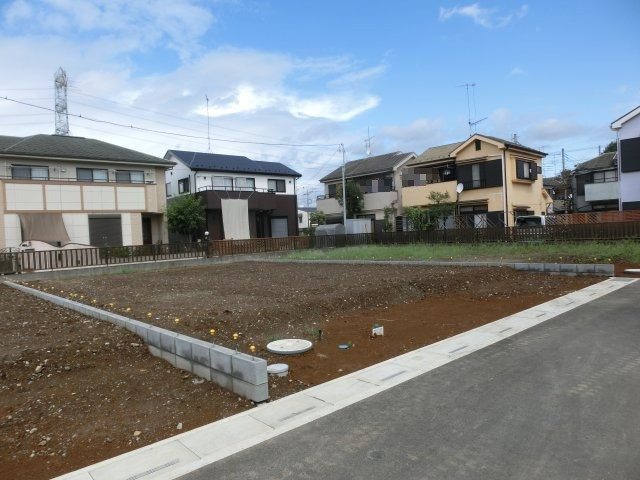 鴻巣市箕田の売地の外観|2020年9月3日時点でのＣ区画の土地全体を南東側道路から撮影した写真です。（11：30頃撮影）