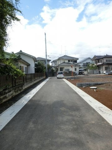 鴻巣市箕田の売地の前面道路含む現地写真|2020年9月3日時点での南東道路を撮影した写真です。（12：00頃撮影）