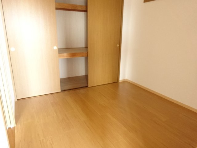 一望ビラの洋室