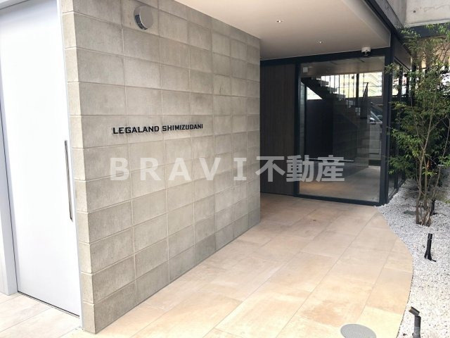 LEGALAND清水谷　BRAVI不動産のエントランス|【LEGALAND清水谷】エントランスです