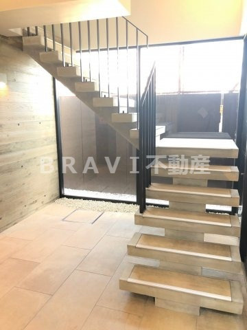 LEGALAND清水谷　BRAVI不動産のロビー|【LEGALAND清水谷】建物の内部です