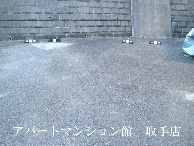 テラスエトワールCの駐車場