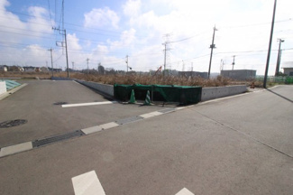 【前面道路含む現地写真】