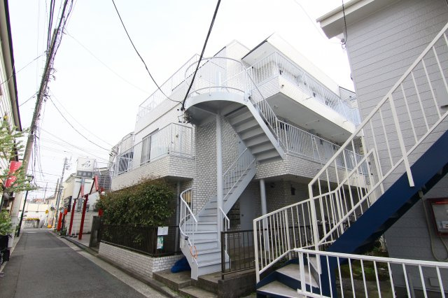 ジュネス大倉山の外観