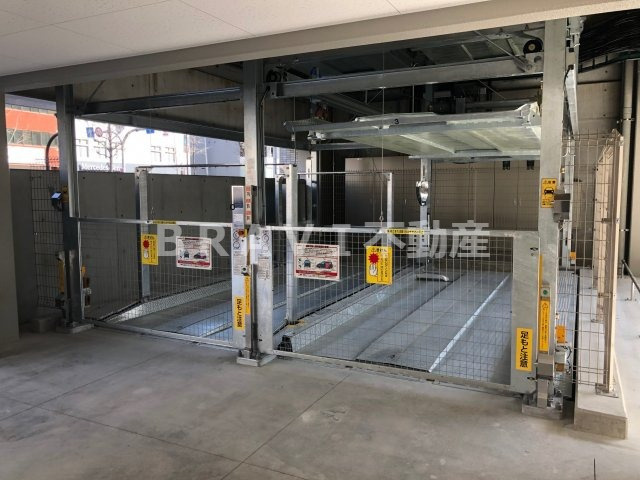 エスリード難波ザ・アーク（エスリード難波ザアーク）　BRAVI不動産の駐車場|【エスリード難波ザ・アーク（エスリード難波ザアーク）】駐車場に車を止められます