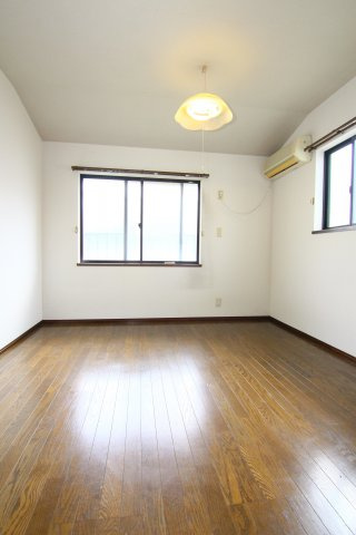 ハウス岩城の洋室