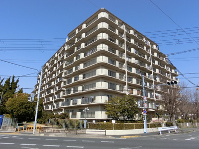【外観】 | 箕面スカイハイツ | 【現地写真】
総戸数115戸の
大規模マンションです♪