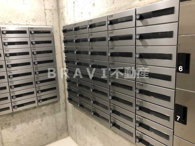 Luxe本町(ラグゼ本町）　BRAVI不動産のその他共用部分|【Luxe本町】集合ポスト