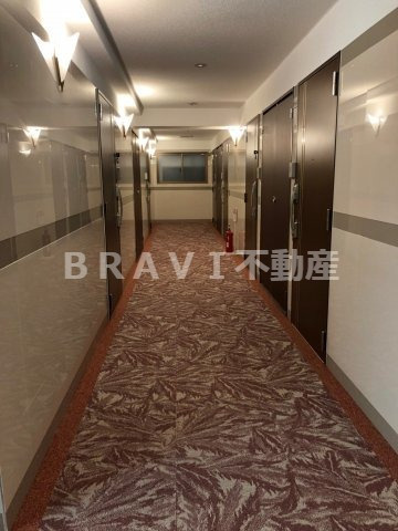Luxe本町(ラグゼ本町）　BRAVI不動産のロビー|【Luxe本町】建物の内部です