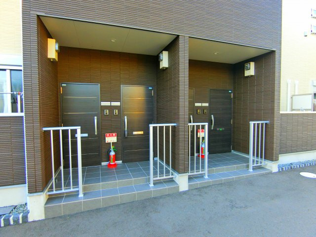 デュラ・カーサ　ラフィネⅡのエントランス