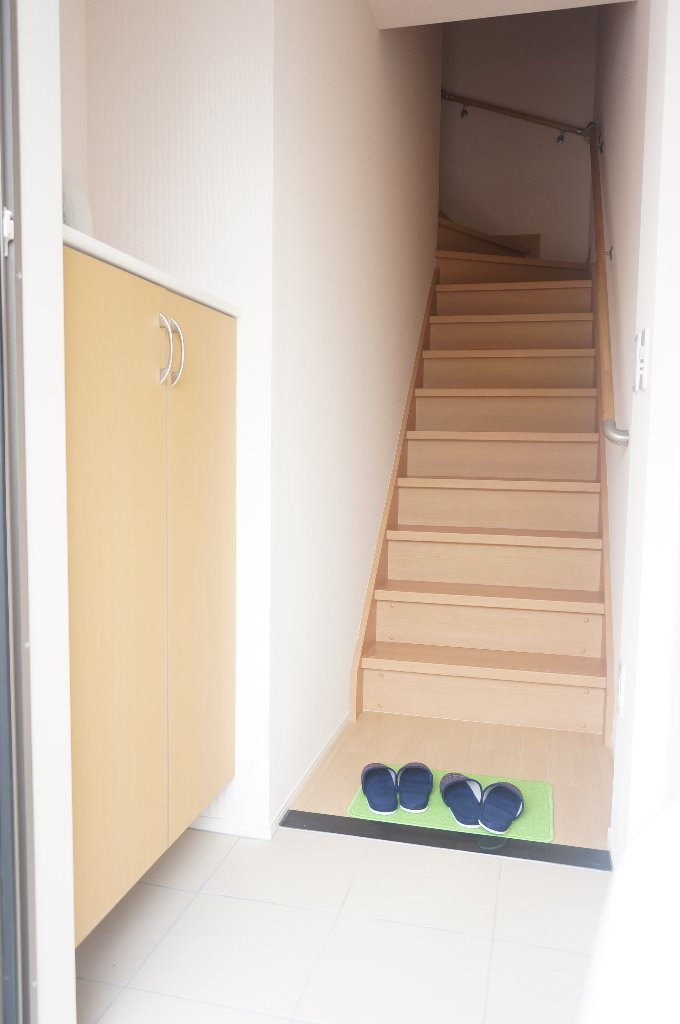 熊本市東区小山２丁目のアパートの玄関