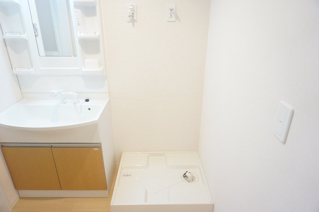 熊本市東区小山２丁目のアパートの独立洗面台