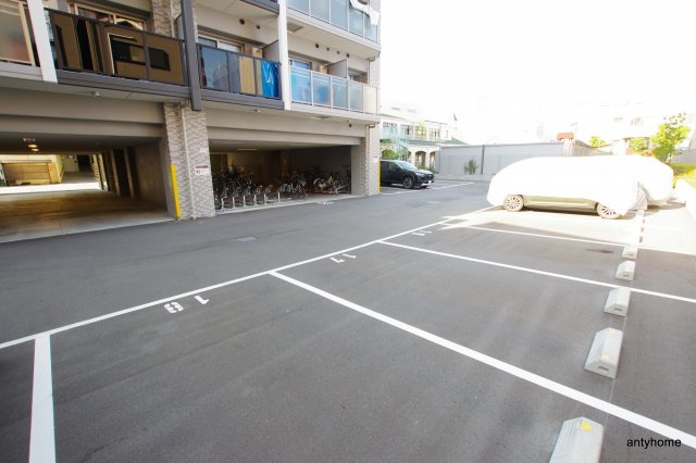 エスリード中之島ザ・コア　仲介手数料無料の駐車場