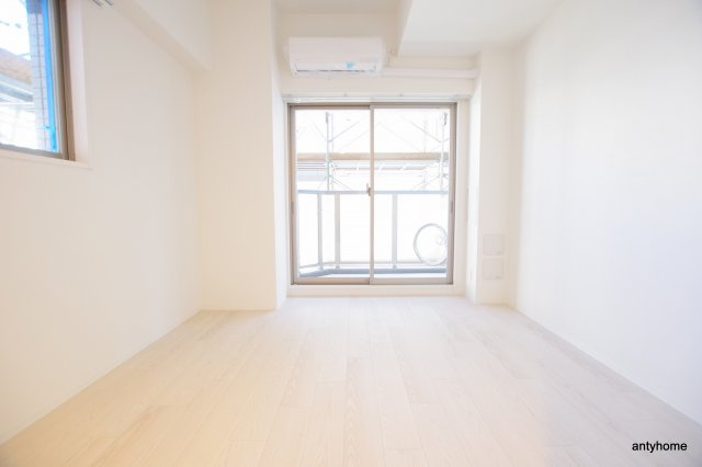 エスリード中之島ザ・コア　仲介手数料無料の居間・リビング