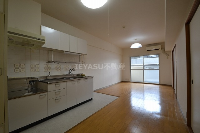 コープ野村上幟町の居間・リビング