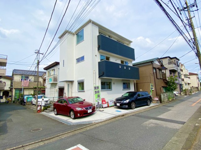 【外観】 | 現地見学会　さいたま市緑区原山2丁目　新築デザイン住宅 | 外観も気になるポイント★南西角地に付、陽当り良好です。駐車も２台です。★設備も充実で、キッチンには、食洗機付でママも楽々。