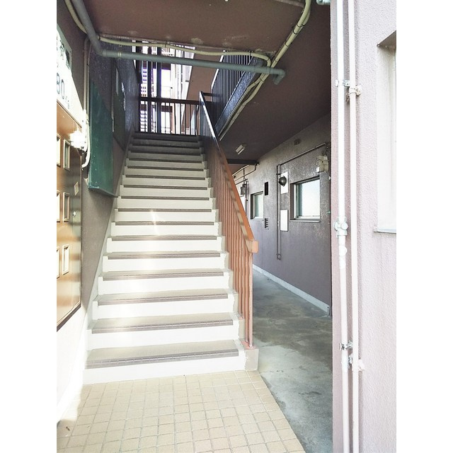 今嶺ビルのエントランス