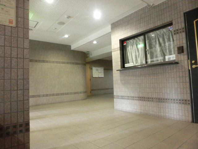 リーガル西長堀のエントランス